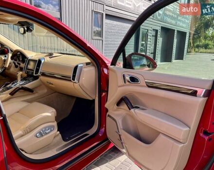 Порше Каен 2015 в Киеве на Automoto.ua Красный Порше Каен, объемом двигателя 4.81 л и пробегом 99 тыс. км за 31900 $, фото 54 на Automoto.ua
