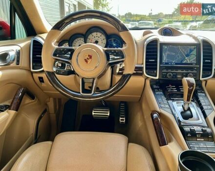 Порше Каен 2015 в Киеве на Automoto.ua Красный Порше Каен, объемом двигателя 4.81 л и пробегом 99 тыс. км за 31900 $, фото 70 на Automoto.ua