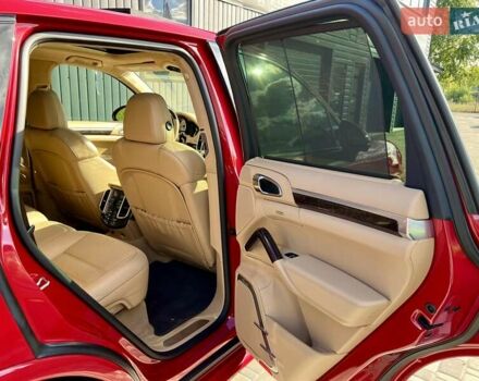 Порше Каен 2015 в Киеве на Automoto.ua Красный Порше Каен, объемом двигателя 4.81 л и пробегом 99 тыс. км за 31900 $, фото 46 на Automoto.ua