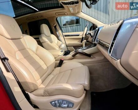 Порше Каен 2015 в Киеве на Automoto.ua Красный Порше Каен, объемом двигателя 4.81 л и пробегом 99 тыс. км за 31900 $, фото 63 на Automoto.ua