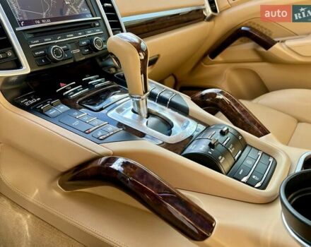 Порше Каен 2015 в Киеве на Automoto.ua Красный Порше Каен, объемом двигателя 4.81 л и пробегом 99 тыс. км за 31900 $, фото 23 на Automoto.ua