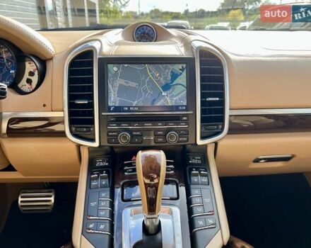 Порше Каен 2015 в Киеве на Automoto.ua Красный Порше Каен, объемом двигателя 4.81 л и пробегом 99 тыс. км за 31900 $, фото 74 на Automoto.ua