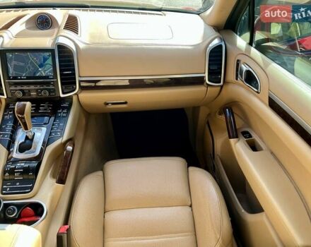 Порше Каен 2015 в Киеве на Automoto.ua Красный Порше Каен, объемом двигателя 4.81 л и пробегом 99 тыс. км за 31900 $, фото 76 на Automoto.ua
