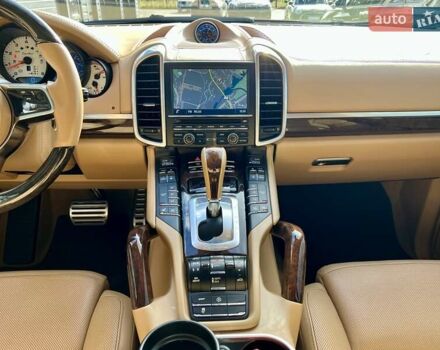 Порше Каен 2015 в Киеве на Automoto.ua Красный Порше Каен, объемом двигателя 4.81 л и пробегом 99 тыс. км за 31900 $, фото 72 на Automoto.ua