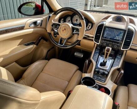 Порше Каен 2015 в Киеве на Automoto.ua Красный Порше Каен, объемом двигателя 4.81 л и пробегом 99 тыс. км за 31900 $, фото 78 на Automoto.ua