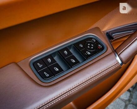 Порше Каен, объемом двигателя 4 л и пробегом 48 тыс. км за 131000 $, фото 26 на Automoto.ua