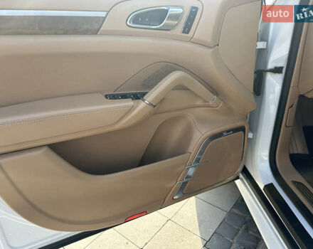 Порше Каен, объемом двигателя 3 л и пробегом 210 тыс. км за 29900 $, фото 3 на Automoto.ua