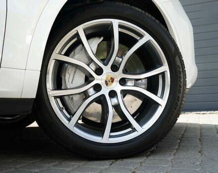 Порше Каен, объемом двигателя 4 л и пробегом 70 тыс. км за 87999 $, фото 22 на Automoto.ua