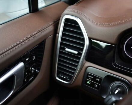 Порше Каен, объемом двигателя 4 л и пробегом 70 тыс. км за 87999 $, фото 27 на Automoto.ua