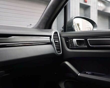 Порше Каен, объемом двигателя 4 л и пробегом 31 тыс. км за 95000 $, фото 27 на Automoto.ua