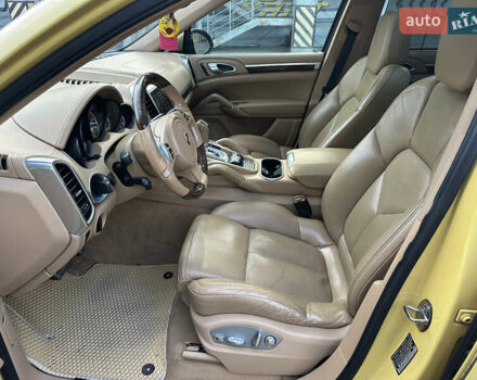 Желтый Порше Каен, объемом двигателя 3 л и пробегом 220 тыс. км за 15300 $, фото 24 на Automoto.ua