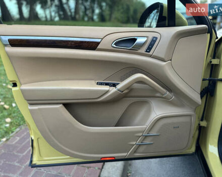 Жовтий Порше Cayenne, об'ємом двигуна 3 л та пробігом 220 тис. км за 13500 $, фото 28 на Automoto.ua