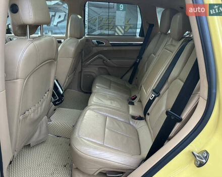 Желтый Порше Каен, объемом двигателя 3 л и пробегом 220 тыс. км за 15300 $, фото 36 на Automoto.ua