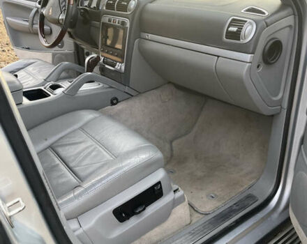 Серый Порше Каен, объемом двигателя 4.5 л и пробегом 265 тыс. км за 9000 $, фото 45 на Automoto.ua