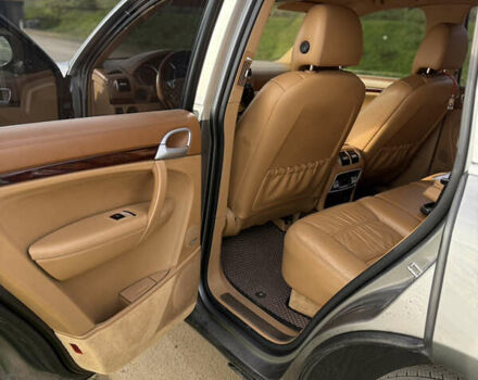 Сірий Порше Cayenne, об'ємом двигуна 4.8 л та пробігом 240 тис. км за 9300 $, фото 16 на Automoto.ua