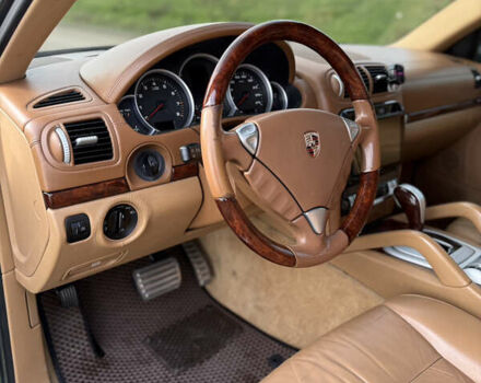 Сірий Порше Cayenne, об'ємом двигуна 4.8 л та пробігом 240 тис. км за 9300 $, фото 11 на Automoto.ua