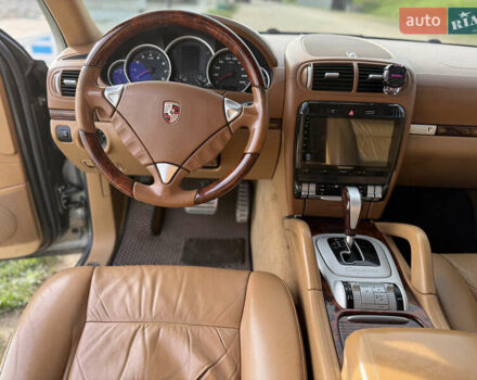 Сірий Порше Cayenne, об'ємом двигуна 4.8 л та пробігом 240 тис. км за 9300 $, фото 12 на Automoto.ua