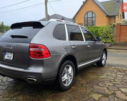 Сірий Порше Cayenne, об'ємом двигуна 4.8 л та пробігом 120 тис. км за 12000 $, фото 5 на Automoto.ua