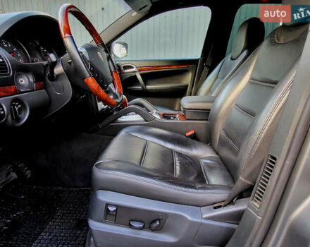 Сірий Порше Cayenne, об'ємом двигуна 3.6 л та пробігом 290 тис. км за 10500 $, фото 18 на Automoto.ua