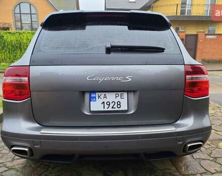 Сірий Порше Cayenne, об'ємом двигуна 4.8 л та пробігом 120 тис. км за 12000 $, фото 6 на Automoto.ua