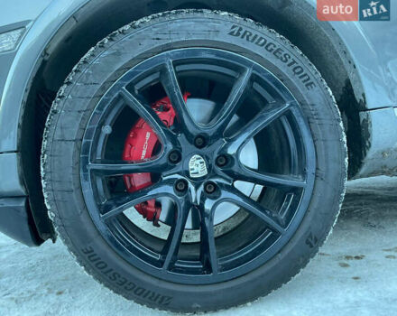 Сірий Порше Cayenne, об'ємом двигуна 4.8 л та пробігом 189 тис. км за 12500 $, фото 12 на Automoto.ua