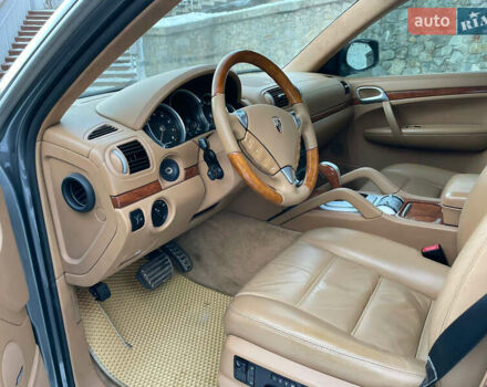 Сірий Порше Cayenne, об'ємом двигуна 4.8 л та пробігом 189 тис. км за 12500 $, фото 10 на Automoto.ua