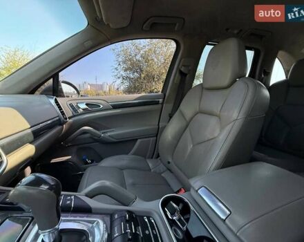 Сірий Порше Cayenne, об'ємом двигуна 4.81 л та пробігом 225 тис. км за 14200 $, фото 48 на Automoto.ua