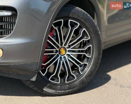 Сірий Порше Cayenne, об'ємом двигуна 4.81 л та пробігом 225 тис. км за 14200 $, фото 5 на Automoto.ua