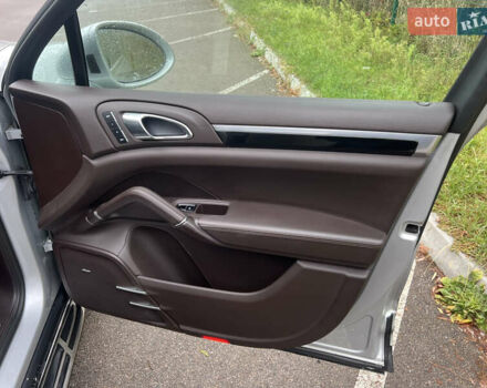 Серый Порше Каен, объемом двигателя 4.8 л и пробегом 108 тыс. км за 17500 $, фото 14 на Automoto.ua