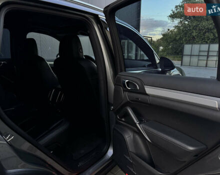 Серый Порше Каен, объемом двигателя 3 л и пробегом 220 тыс. км за 25999 $, фото 35 на Automoto.ua