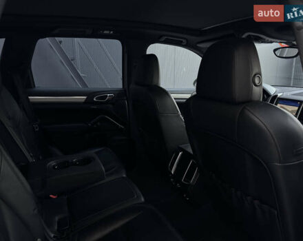 Серый Порше Каен, объемом двигателя 3 л и пробегом 220 тыс. км за 23999 $, фото 38 на Automoto.ua