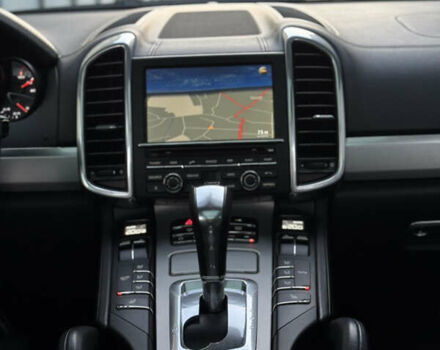 Серый Порше Каен, объемом двигателя 3 л и пробегом 220 тыс. км за 23999 $, фото 21 на Automoto.ua