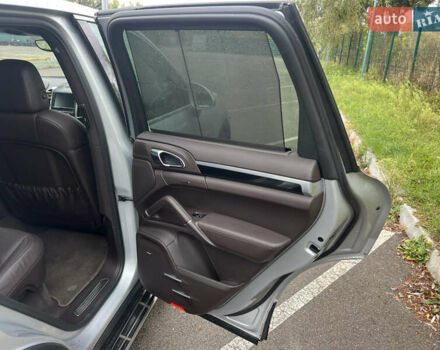 Серый Порше Каен, объемом двигателя 4.8 л и пробегом 108 тыс. км за 17500 $, фото 10 на Automoto.ua