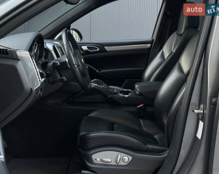 Серый Порше Каен, объемом двигателя 3 л и пробегом 220 тыс. км за 23999 $, фото 28 на Automoto.ua