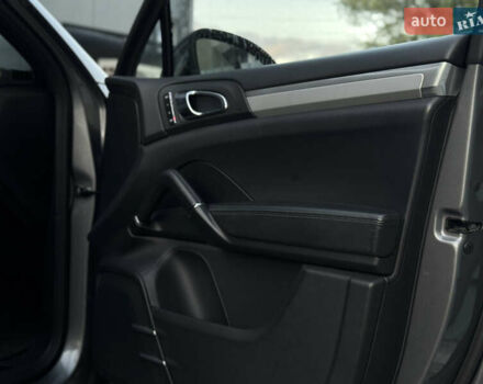 Серый Порше Каен, объемом двигателя 3 л и пробегом 220 тыс. км за 23999 $, фото 43 на Automoto.ua