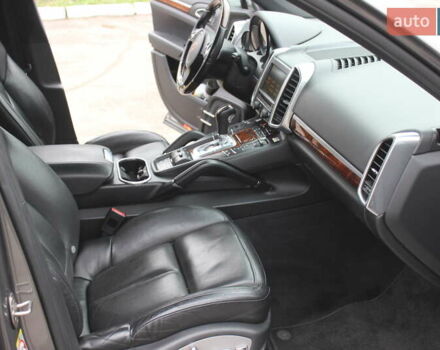 Сірий Порше Cayenne, об'ємом двигуна 4.81 л та пробігом 84 тис. км за 24999 $, фото 37 на Automoto.ua