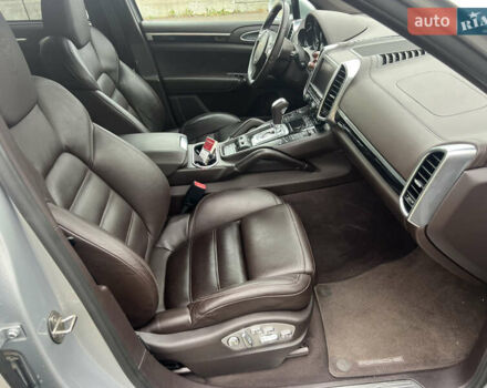 Серый Порше Каен, объемом двигателя 4.8 л и пробегом 108 тыс. км за 17500 $, фото 11 на Automoto.ua