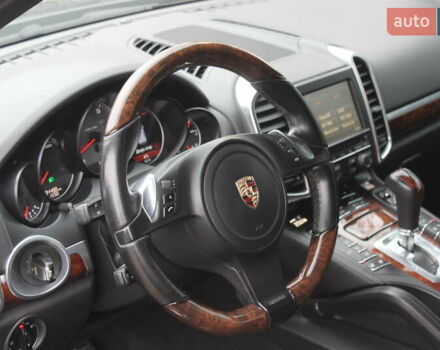 Сірий Порше Cayenne, об'ємом двигуна 4.81 л та пробігом 84 тис. км за 24999 $, фото 27 на Automoto.ua
