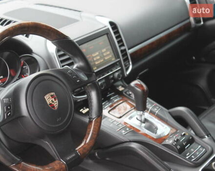 Сірий Порше Cayenne, об'ємом двигуна 4.81 л та пробігом 84 тис. км за 24999 $, фото 29 на Automoto.ua