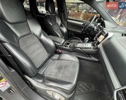 Серый Порше Каен, объемом двигателя 4.81 л и пробегом 235 тыс. км за 15490 $, фото 10 на Automoto.ua