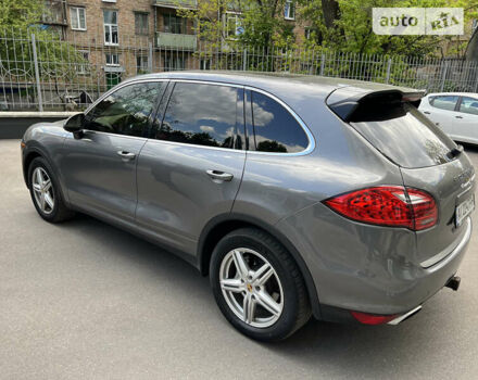 Серый Порше Каен, объемом двигателя 3 л и пробегом 220 тыс. км за 24000 $, фото 1 на Automoto.ua