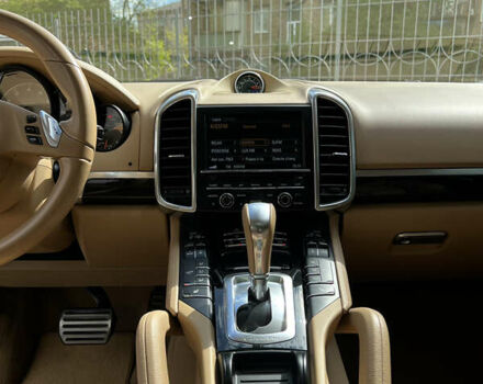 Серый Порше Каен, объемом двигателя 3 л и пробегом 220 тыс. км за 24000 $, фото 8 на Automoto.ua