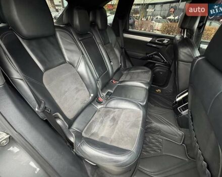 Серый Порше Каен, объемом двигателя 4.81 л и пробегом 235 тыс. км за 16990 $, фото 9 на Automoto.ua