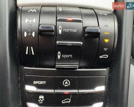 Серый Порше Каен, объемом двигателя 4.81 л и пробегом 235 тыс. км за 15490 $, фото 22 на Automoto.ua