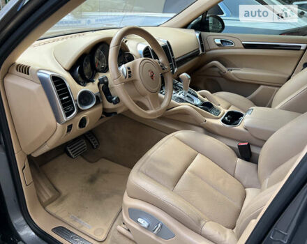 Серый Порше Каен, объемом двигателя 3 л и пробегом 220 тыс. км за 24000 $, фото 12 на Automoto.ua