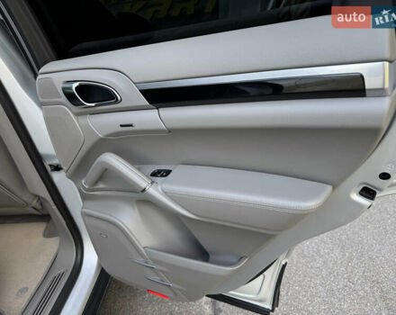 Сірий Порше Cayenne, об'ємом двигуна 3 л та пробігом 180 тис. км за 25490 $, фото 50 на Automoto.ua