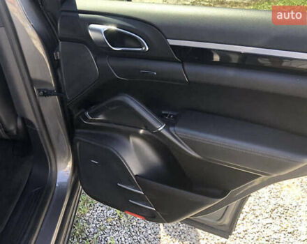 Серый Порше Каен, объемом двигателя 3 л и пробегом 380 тыс. км за 25900 $, фото 13 на Automoto.ua