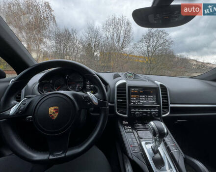 Серый Порше Каен, объемом двигателя 2.97 л и пробегом 380 тыс. км за 28500 $, фото 12 на Automoto.ua