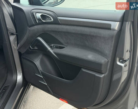 Серый Порше Каен, объемом двигателя 4.81 л и пробегом 84 тыс. км за 29999 $, фото 6 на Automoto.ua