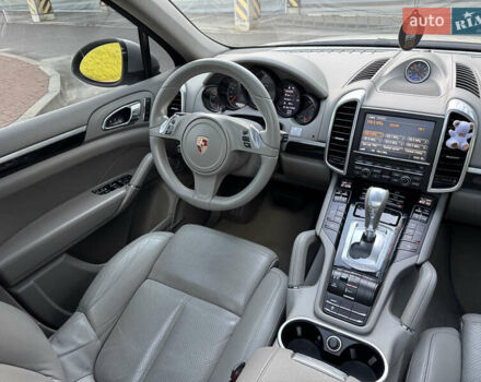 Сірий Порше Cayenne, об'ємом двигуна 3 л та пробігом 180 тис. км за 25490 $, фото 46 на Automoto.ua